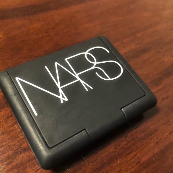 Nars Mini Highlighting Powder - Fort de France Champagne - Picture 2 of 2